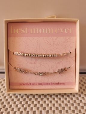 Serra Bracelet Set Mom NWT Aldi New, unopened Smoke/pet free